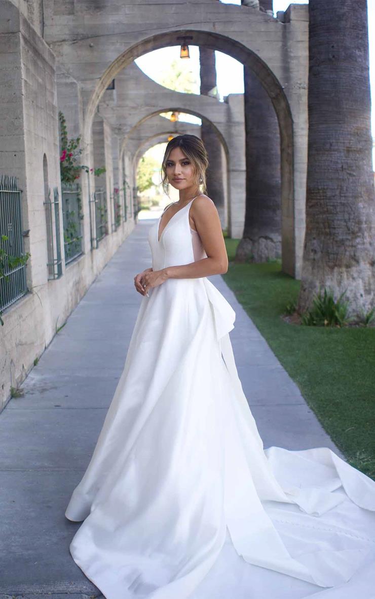 Best Wedding Dress Shape for your Body Type Image