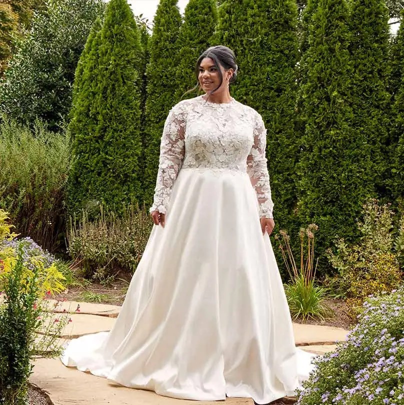 Everybody Everybride Plus Size Trunk Show Main Image