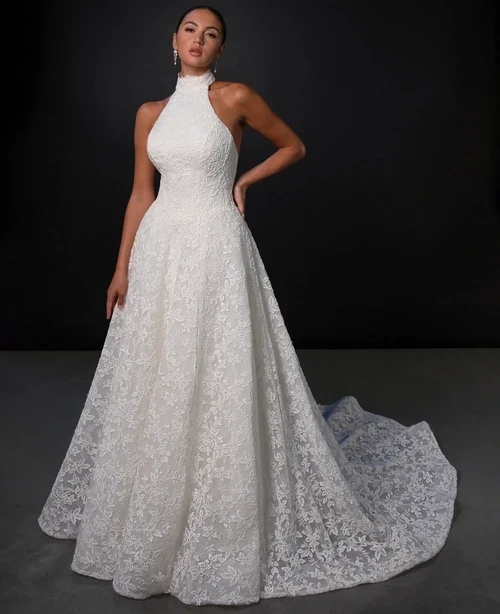 Bride in white Martina Liana dress
