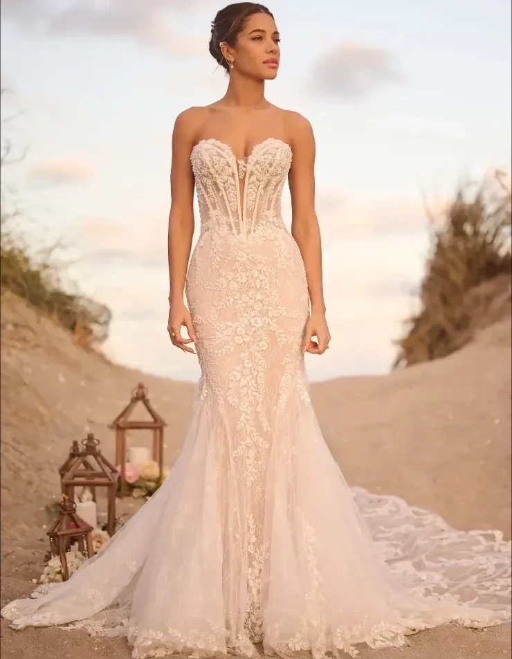 Bride in white Maggie Sottero dress