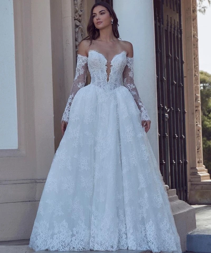 Bride in white Calla Blanche dress