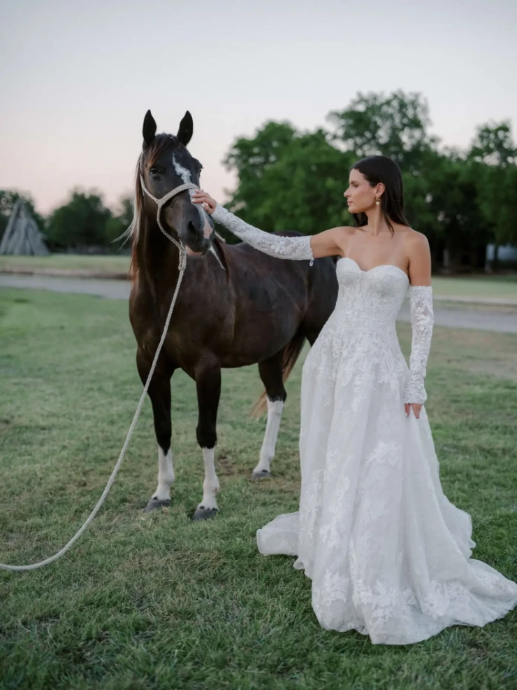 Locket Style #VERONA WITH SLEEVES Default Image