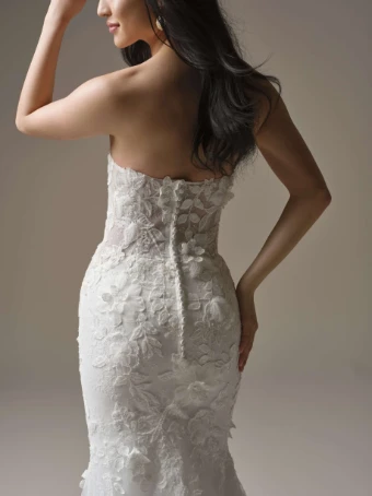 Maggie Sottero Style #LAURIE NO PLUNGE #4 thumbnail